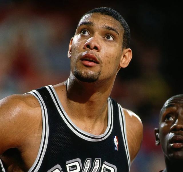 他正沿着一 他正沿着一